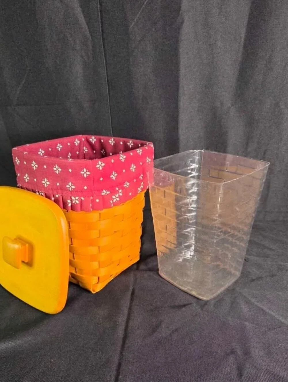 1996 Longaberger Medium Spoon basket with lid and Plastic & fabric liners